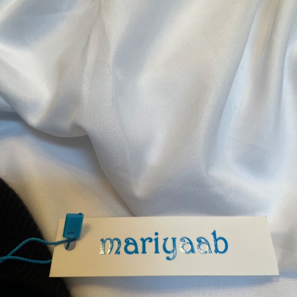 Black cashmere turtleneck sweater NWT. size M. - Picture 2 of 4